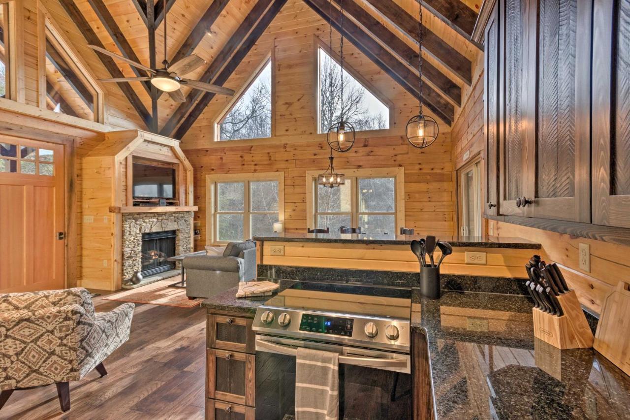 Hilltop Cabin On 5 Acres With Hot Tub And Waterfall! Bryson City Dış mekan fotoğraf
