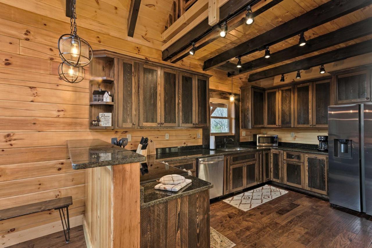 Hilltop Cabin On 5 Acres With Hot Tub And Waterfall! Bryson City Dış mekan fotoğraf